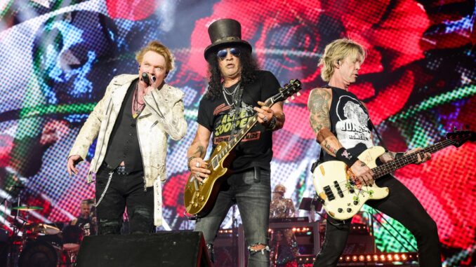 Guns-N-Roses-kickoff